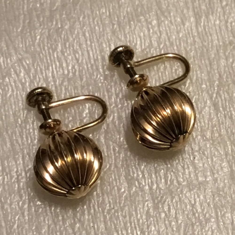 3 vintage pairs of 1/20 12k gold-filled screw on earrings - Picture 2 of 6